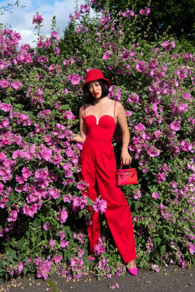  red outfit 